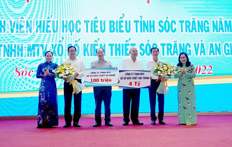 Trao học bổng Lương Định Của cho 523 học sinh, sinh viên hiếu học tiêu biểu (2022)